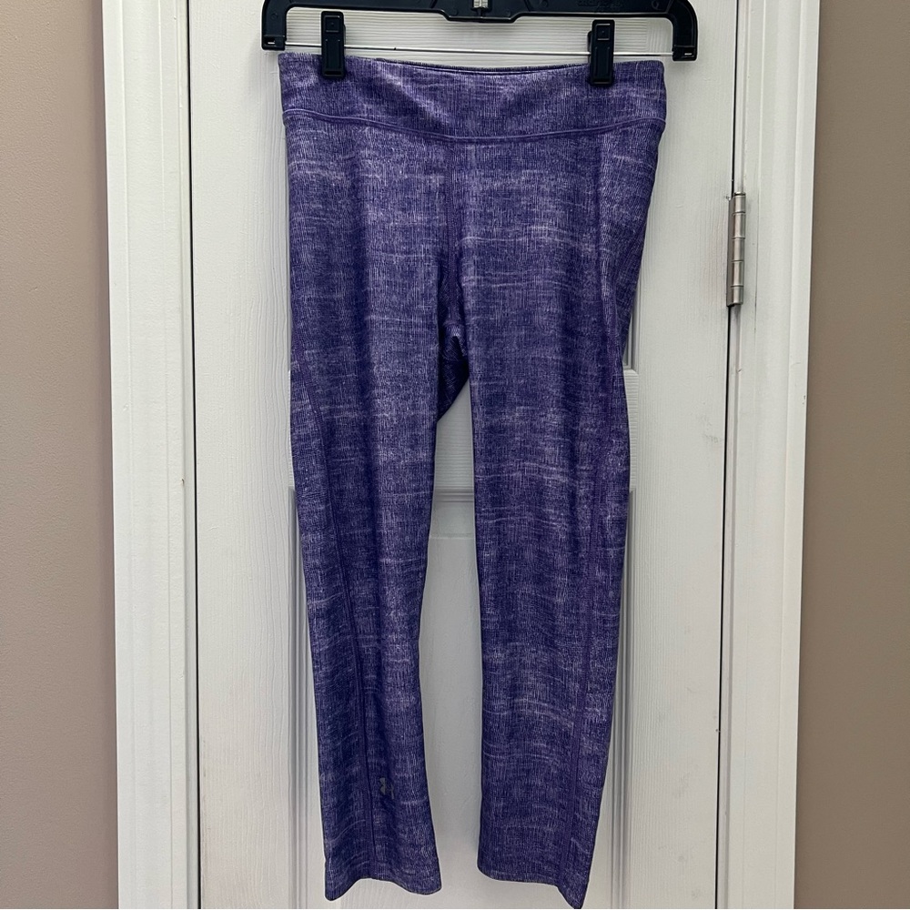 Under Armour Cropped Heat Gear Compression Leggings Purple & White Size S